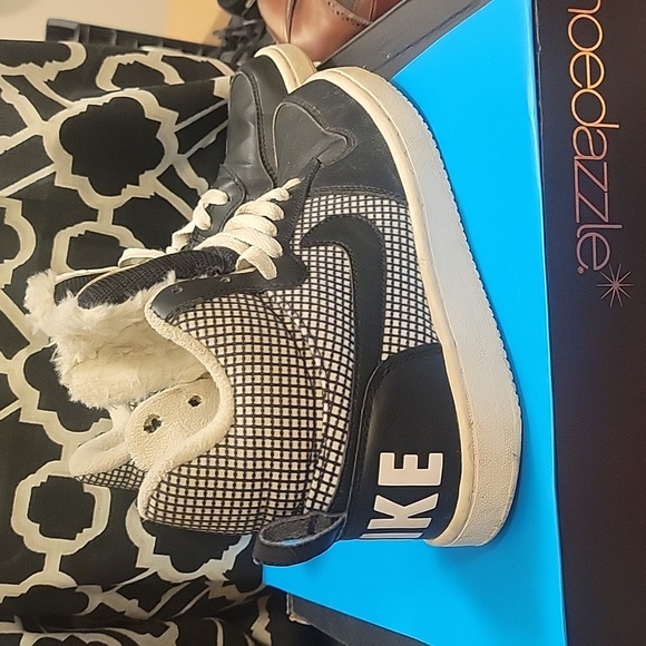 High Top Nike - Picture 2 of 6